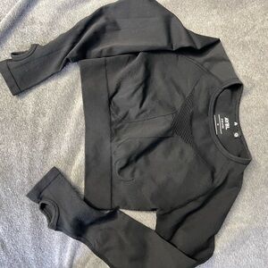 Black Long Sleeve Athletic Crop Top